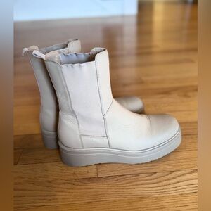 Steve Madden Clarissa Chelsea Boots in Sand